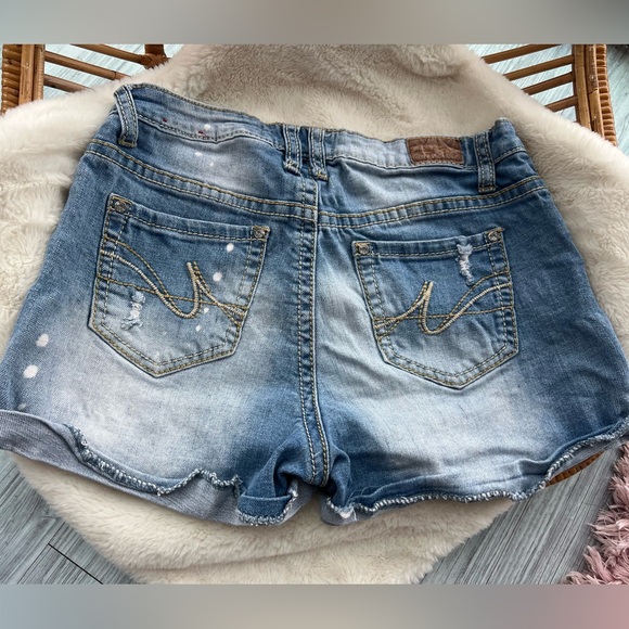 Zanadi 9 distressed rhinestone Jean shorts size 9 - Picture 5 of 6